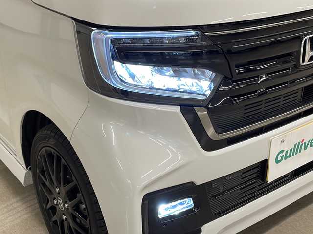 ホンダ Ｎ ＢＯＸ カスタム L スタイル+ブラック 熊本県 2023(令5)年 1.2万km プラチナホワイトパール 社外SDナビ（BT、DVD、CD、ラジオ、フルセグ）/ETC/バックカメラ/ドライブレコーダー/クルーズコントロール/両側パワースライドドア/シートヒーター/カスタムLターボ用純正ブラック15インチAW/オートハイビーム/オートライト/・LEDヘッドライト/・フォグランプ/レーンキープアシスト/横滑り防止/衝突被害軽減ブレーキ/プッシュスタート/スマートキー/・スペアキー