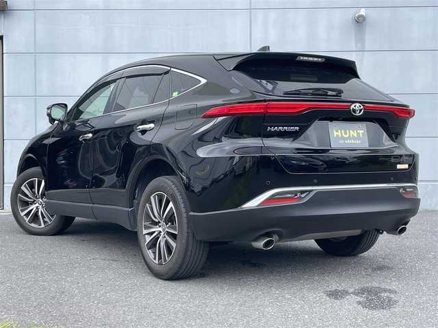 トヨタ ハリアー G 千葉県 2021(令3)年 4万km ブラック トヨタセーフティセンス/・衝突軽減ブレーキ/レーンキープアシスト/・レーダークルーズコントロール/オートハイビーム/・クリアランスソナー/ブラインドスポットモニター/純正ディスプレイナビ/・BT/USB/カープレイ/バックカメラ/ステアリングスイッチ/デジタルインナーミラー/ETC/電動パーキングブレーキ/ブレーキホールド/パワーバックドア/ハーフレザーシート/パワーシート(D席)/LEDヘッドライト/オートライト/フォグライト/スマートキー/プッシュスタート/純正フロアマット/純正18インチAW