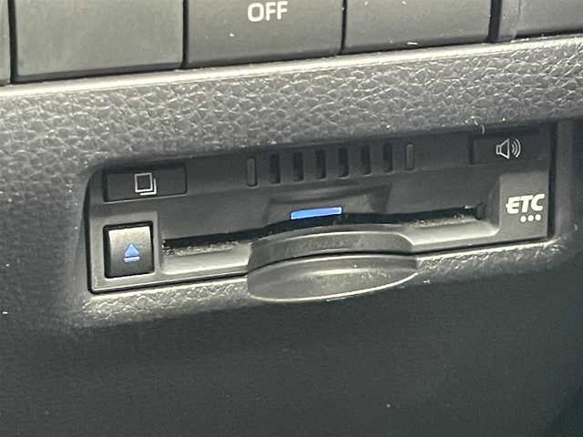 トヨタ ハリアー G 千葉県 2021(令3)年 4万km ブラック トヨタセーフティセンス/・衝突軽減ブレーキ/レーンキープアシスト/・レーダークルーズコントロール/オートハイビーム/・クリアランスソナー/ブラインドスポットモニター/純正ディスプレイナビ/・BT/USB/カープレイ/バックカメラ/ステアリングスイッチ/デジタルインナーミラー/ETC/電動パーキングブレーキ/ブレーキホールド/パワーバックドア/ハーフレザーシート/パワーシート(D席)/LEDヘッドライト/オートライト/フォグライト/スマートキー/プッシュスタート/純正フロアマット/純正18インチAW