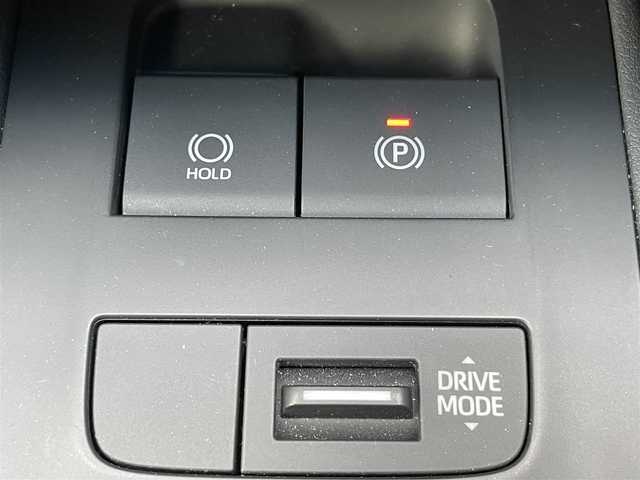 トヨタ ハリアー G 千葉県 2021(令3)年 4万km ブラック トヨタセーフティセンス/・衝突軽減ブレーキ/レーンキープアシスト/・レーダークルーズコントロール/オートハイビーム/・クリアランスソナー/ブラインドスポットモニター/純正ディスプレイナビ/・BT/USB/カープレイ/バックカメラ/ステアリングスイッチ/デジタルインナーミラー/ETC/電動パーキングブレーキ/ブレーキホールド/パワーバックドア/ハーフレザーシート/パワーシート(D席)/LEDヘッドライト/オートライト/フォグライト/スマートキー/プッシュスタート/純正フロアマット/純正18インチAW