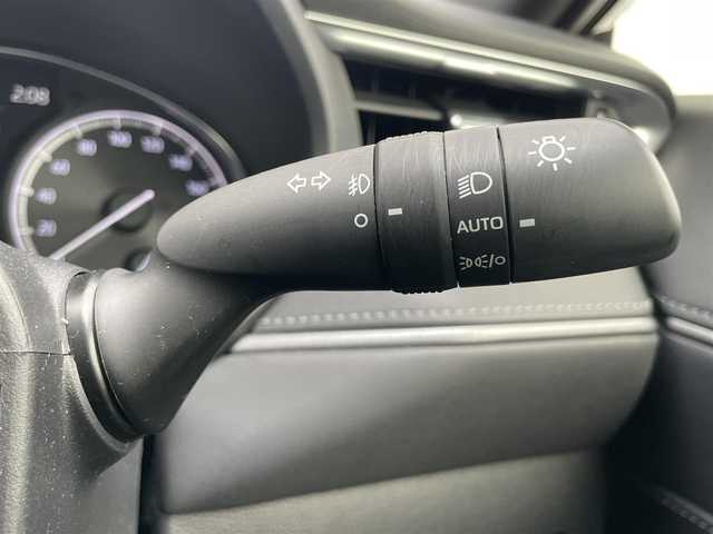 トヨタ ハリアー G 千葉県 2021(令3)年 4万km ブラック トヨタセーフティセンス/・衝突軽減ブレーキ/レーンキープアシスト/・レーダークルーズコントロール/オートハイビーム/・クリアランスソナー/ブラインドスポットモニター/純正ディスプレイナビ/・BT/USB/カープレイ/バックカメラ/ステアリングスイッチ/デジタルインナーミラー/ETC/電動パーキングブレーキ/ブレーキホールド/パワーバックドア/ハーフレザーシート/パワーシート(D席)/LEDヘッドライト/オートライト/フォグライト/スマートキー/プッシュスタート/純正フロアマット/純正18インチAW