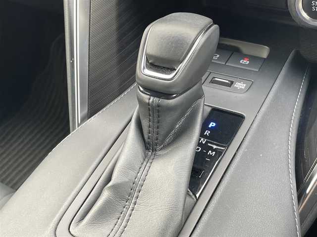 トヨタ ハリアー G 千葉県 2021(令3)年 4万km ブラック トヨタセーフティセンス/・衝突軽減ブレーキ/レーンキープアシスト/・レーダークルーズコントロール/オートハイビーム/・クリアランスソナー/ブラインドスポットモニター/純正ディスプレイナビ/・BT/USB/カープレイ/バックカメラ/ステアリングスイッチ/デジタルインナーミラー/ETC/電動パーキングブレーキ/ブレーキホールド/パワーバックドア/ハーフレザーシート/パワーシート(D席)/LEDヘッドライト/オートライト/フォグライト/スマートキー/プッシュスタート/純正フロアマット/純正18インチAW