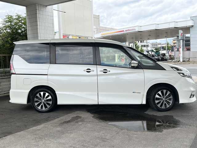 日産 セレナ ハイウェイスター Vセレクション 京都府 2018(平30)年 5.5万km ブリリアントホワイトパール プロパイロット　/（先行車追従、ハンドル支援、ナビリンク）/社外ＳＤナビ　/（AVIC-RZ801)/フルセグＴＶ　/Bluetooth/CD/DVD再生機能/iPod/AUX/全方位カメラ/デジタルインナーミラー　/禁煙車　/両側パワースライドドア　/前後コーナーセンサー/ウォークスルー　/ＬＥＤヘッドライト　/スマートキー/純正AW16インチ　/スタッドレスタイヤ付/ウィンカーミラー /アイドリングストップ