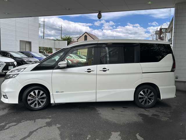 日産 セレナ ハイウェイスター Vセレクション 京都府 2018(平30)年 5.5万km ブリリアントホワイトパール プロパイロット　/（先行車追従、ハンドル支援、ナビリンク）/社外ＳＤナビ　/（AVIC-RZ801)/フルセグＴＶ　/Bluetooth/CD/DVD再生機能/iPod/AUX/全方位カメラ/デジタルインナーミラー　/禁煙車　/両側パワースライドドア　/前後コーナーセンサー/ウォークスルー　/ＬＥＤヘッドライト　/スマートキー/純正AW16インチ　/スタッドレスタイヤ付/ウィンカーミラー /アイドリングストップ