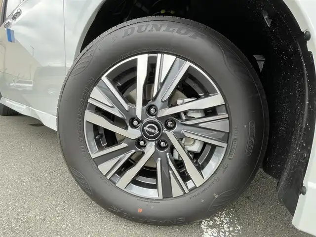 日産 セレナ e－パワー ハイウェイスター V 東京都 2025(令7)年 0.1千km プリズムホワイト 登録済未使用車/ヘッドランプ オートレベライザー+アダプティブLEDヘッドライトシステム+インテリジェント アラウンドビューモニター（移動物 検知機能付）+インテリジェント ルームミラー+アドバンスドドライブアシストディスプレイ（12.3インチカラーディスプレイ）+統合型インターフェースディスプレイ+ワイヤレス充電器+6スピーカー+NissanConnectナビゲーションシステム（地デジ内蔵）+車載通信ユニット（TCU［Telematics Control Unit］）+ETC2.0ユニット（ビルトインタイプ）+ドライブレコーダー（前後セット）+プロパイロット（ナビリンク機能付）+プロパイロット緊急停止支援システム（SOSコール機能付）+SOSコール（488400円）後席専用モニターHDMI NissanConnectナビ付車用(125400円)/電子ミラー　ワイヤレス充電　全周囲カメラ　ETC2.0　BSM　アダプティブLEDヘッド　6スピーカー　両側電動
