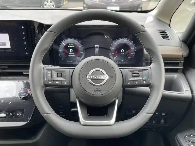 日産 セレナ e－パワー ハイウェイスター V 東京都 2025(令7)年 0.1千km プリズムホワイト 登録済未使用車/ヘッドランプ オートレベライザー+アダプティブLEDヘッドライトシステム+インテリジェント アラウンドビューモニター（移動物 検知機能付）+インテリジェント ルームミラー+アドバンスドドライブアシストディスプレイ（12.3インチカラーディスプレイ）+統合型インターフェースディスプレイ+ワイヤレス充電器+6スピーカー+NissanConnectナビゲーションシステム（地デジ内蔵）+車載通信ユニット（TCU［Telematics Control Unit］）+ETC2.0ユニット（ビルトインタイプ）+ドライブレコーダー（前後セット）+プロパイロット（ナビリンク機能付）+プロパイロット緊急停止支援システム（SOSコール機能付）+SOSコール（488400円）後席専用モニターHDMI NissanConnectナビ付車用(125400円)/電子ミラー　ワイヤレス充電　全周囲カメラ　ETC2.0　BSM　アダプティブLEDヘッド　6スピーカー　両側電動