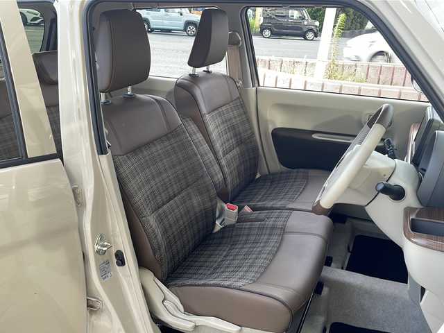 スズキ ラパン X 静岡県 2024(令6)年 1万km フォーンベージュM 安全装備/・レーンキープアシスト/・後方コーナーセンサー/純正ナビ/・FM/AM/Bluetooth/主要装備/・シートヒーター　/・オートライト　/・アイドリングストップ　/・バックカメラ　/・スマートキー　/・プッシュスタート　/・ディスプレイオーディオ　/・純正アルミホイール　　/・純正ＬＥＤライト