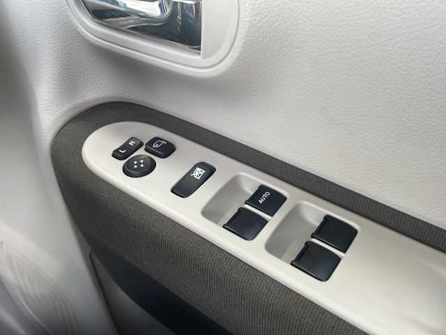 スズキ ラパン X 静岡県 2024(令6)年 1万km フォーンベージュM 安全装備/・レーンキープアシスト/・後方コーナーセンサー/純正ナビ/・FM/AM/Bluetooth/主要装備/・シートヒーター　/・オートライト　/・アイドリングストップ　/・バックカメラ　/・スマートキー　/・プッシュスタート　/・ディスプレイオーディオ　/・純正アルミホイール　　/・純正ＬＥＤライト