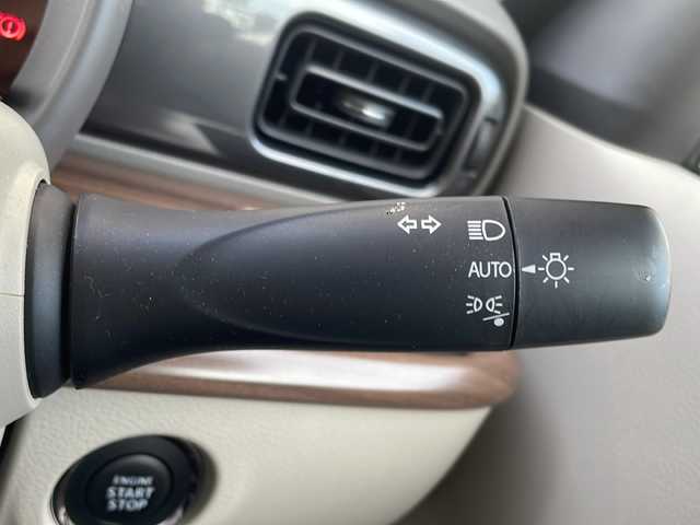 スズキ ラパン X 静岡県 2024(令6)年 1万km フォーンベージュM 安全装備/・レーンキープアシスト/・後方コーナーセンサー/純正ナビ/・FM/AM/Bluetooth/主要装備/・シートヒーター　/・オートライト　/・アイドリングストップ　/・バックカメラ　/・スマートキー　/・プッシュスタート　/・ディスプレイオーディオ　/・純正アルミホイール　　/・純正ＬＥＤライト