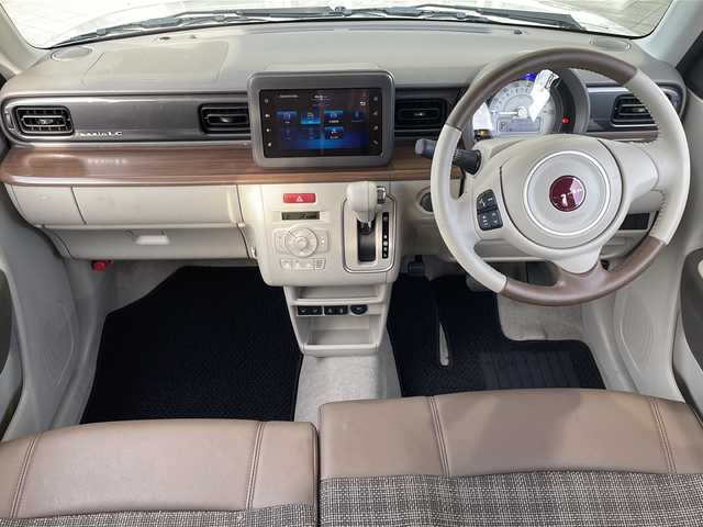 スズキ ラパン X 静岡県 2024(令6)年 1万km フォーンベージュM 安全装備/・レーンキープアシスト/・後方コーナーセンサー/純正ナビ/・FM/AM/Bluetooth/主要装備/・シートヒーター　/・オートライト　/・アイドリングストップ　/・バックカメラ　/・スマートキー　/・プッシュスタート　/・ディスプレイオーディオ　/・純正アルミホイール　　/・純正ＬＥＤライト