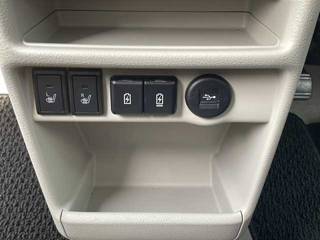 スズキ ラパン X 静岡県 2024(令6)年 1万km フォーンベージュM 安全装備/・レーンキープアシスト/・後方コーナーセンサー/純正ナビ/・FM/AM/Bluetooth/主要装備/・シートヒーター　/・オートライト　/・アイドリングストップ　/・バックカメラ　/・スマートキー　/・プッシュスタート　/・ディスプレイオーディオ　/・純正アルミホイール　　/・純正ＬＥＤライト