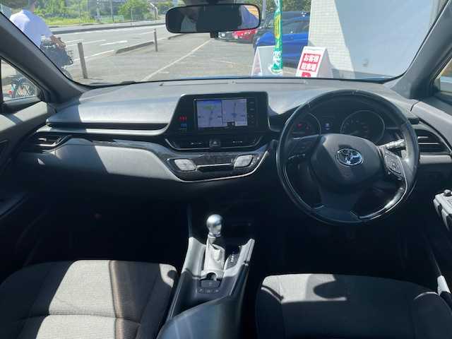 トヨタ Ｃ－ＨＲ S 神奈川県 2017(平29)年 6.3万km コバルトブルーメタリック 社外メモリナビ/（AVN-R7W）/バックカメラ/ドアバイザー/プッシュスタート/レーダークルーズコントロール/スマートキー/スペアキー/ステアリングスイッチ/ETC