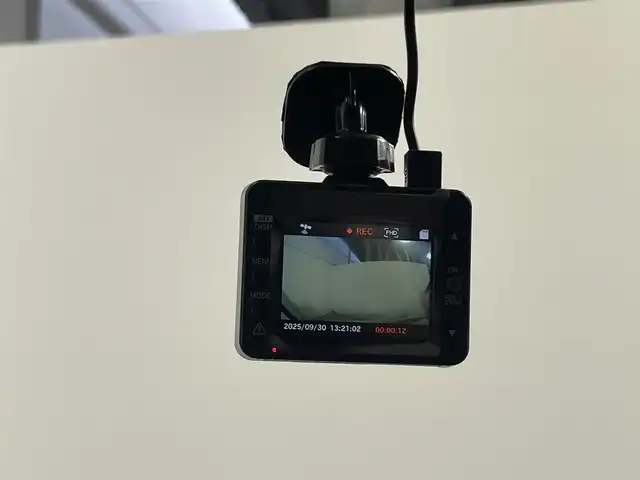 三菱 デリカミニ G 大阪府 2024(令6)年 0.7万km ベージュ 社外ナビＴＶ　衝突軽減　バックカメラ　ＥＴＣ　シートヒーター　ドラレコ　ルーフレール　片側電動　レーンアシスト　アイドリングストップ　オートライト　ＬＥＤヘッドライト　スマートキー　プッシュスタート