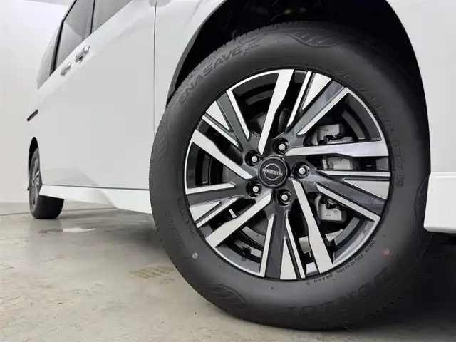 日産 セレナ e－パワー ハイウェイスター V 福岡県 2025(令7)年 0.1千km プリズムホワイト 登録済未使用車　/純正１２．３型ＤＡナビ／全方位カメラ　/デジタルルームミラー　/前後ドライブレコーダー　/ビルトインETC２．０　/ワイヤレス充電　/プロパイロット　/コーナーセンサー/エマージェンシーブレーキ　/レーンキープ　/ＢＳＭ　/両側電動スライドドア　/ＬＥＤヘッドライト