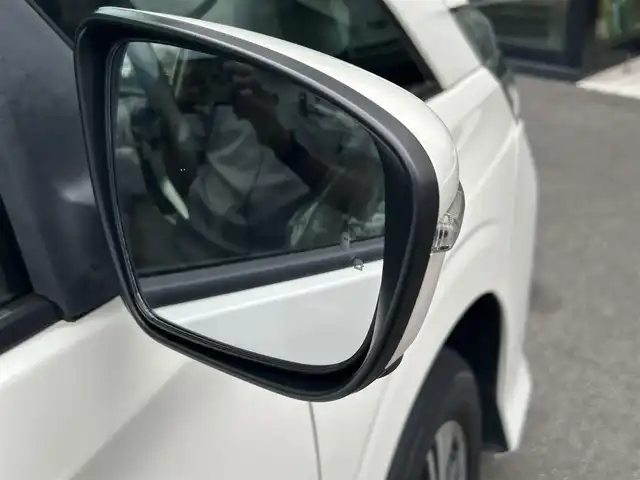 日産 セレナ e－パワー ハイウェイスター V 愛媛県 2022(令4)年 4.7万km ブリリアントホワイトパール プロパイロット/純正ナビ（Bluetooth/メモリ/フルセグテレビ）/アラウンドビューモニター/ETC/純正フリップダウンモニター/ドライブレコーダー/レーダークルーズコントロール/ブラインドスポットモニター/インテリジェントルームミラー/HDMI/USB入力端子/純正15インチアルミホイール/純正フロアマット/ABS/横滑り防止装置/前後コーナーセンサー/レーンキープアシスト/盗難防止装置/LEDヘッドライト/カーテンエアバック