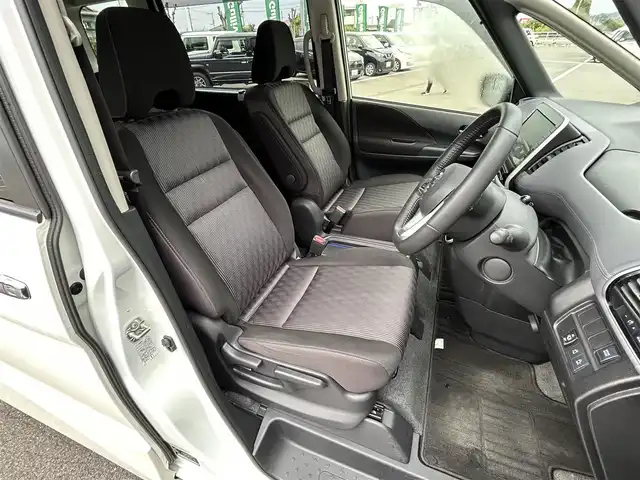 日産 セレナ e－パワー ハイウェイスター V 愛媛県 2022(令4)年 4.7万km ブリリアントホワイトパール プロパイロット/純正ナビ（Bluetooth/メモリ/フルセグテレビ）/アラウンドビューモニター/ETC/純正フリップダウンモニター/ドライブレコーダー/レーダークルーズコントロール/ブラインドスポットモニター/インテリジェントルームミラー/HDMI/USB入力端子/純正15インチアルミホイール/純正フロアマット/ABS/横滑り防止装置/前後コーナーセンサー/レーンキープアシスト/盗難防止装置/LEDヘッドライト/カーテンエアバック
