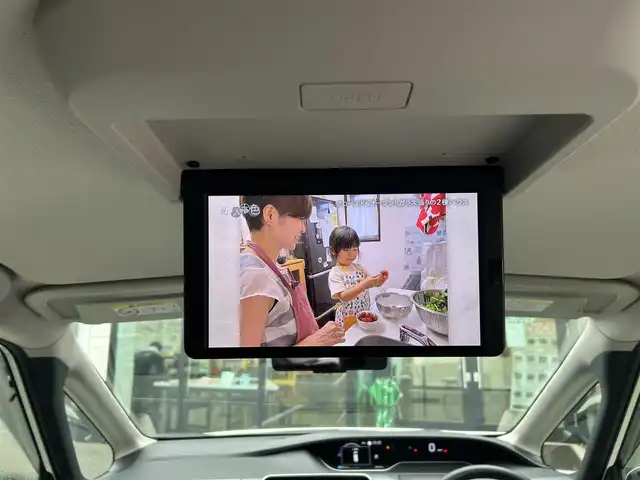 日産 セレナ e－パワー ハイウェイスター V 愛媛県 2022(令4)年 4.7万km ブリリアントホワイトパール プロパイロット/純正ナビ（Bluetooth/メモリ/フルセグテレビ）/アラウンドビューモニター/ETC/純正フリップダウンモニター/ドライブレコーダー/レーダークルーズコントロール/ブラインドスポットモニター/インテリジェントルームミラー/HDMI/USB入力端子/純正15インチアルミホイール/純正フロアマット/ABS/横滑り防止装置/前後コーナーセンサー/レーンキープアシスト/盗難防止装置/LEDヘッドライト/カーテンエアバック