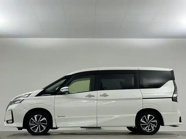 日産 セレナ e－パワー ハイウェイスター V 埼玉県 2020(令2)年 4.6万km ブリリアントホワイトパール １１型後席モニター　純正１０型ナビ　両側電動スライドドア　全方位カメラ　ＬＥＤヘッドライト　ＢＳＭ　ＥＴＣ　ドライブレコーダー　追従走行　フルフラット　ウォークスルー　オートハイビーム　衝突軽減