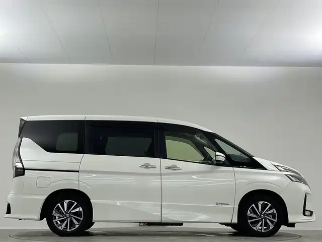 日産 セレナ e－パワー ハイウェイスター V 埼玉県 2020(令2)年 4.6万km ブリリアントホワイトパール １１型後席モニター　純正１０型ナビ　両側電動スライドドア　全方位カメラ　ＬＥＤヘッドライト　ＢＳＭ　ＥＴＣ　ドライブレコーダー　追従走行　フルフラット　ウォークスルー　オートハイビーム　衝突軽減
