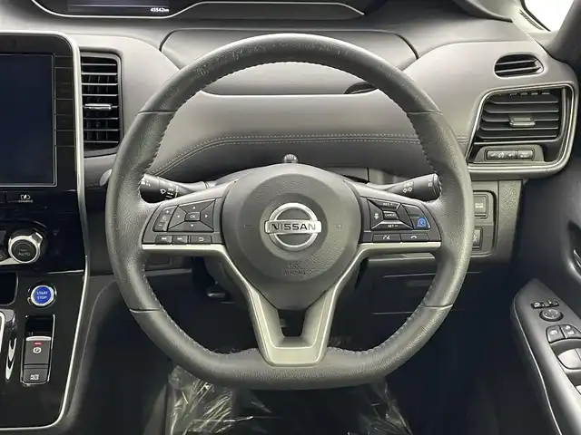 日産 セレナ e－パワー ハイウェイスター V 埼玉県 2020(令2)年 4.6万km ブリリアントホワイトパール １１型後席モニター　純正１０型ナビ　両側電動スライドドア　全方位カメラ　ＬＥＤヘッドライト　ＢＳＭ　ＥＴＣ　ドライブレコーダー　追従走行　フルフラット　ウォークスルー　オートハイビーム　衝突軽減