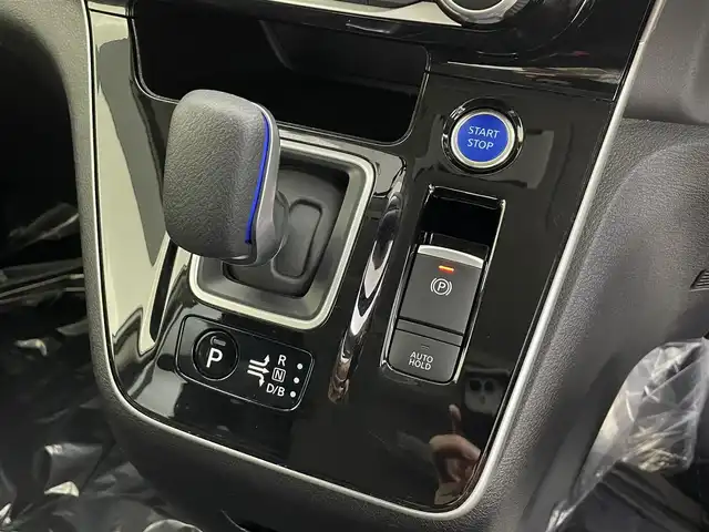 日産 セレナ e－パワー ハイウェイスター V 埼玉県 2020(令2)年 4.6万km ブリリアントホワイトパール １１型後席モニター　純正１０型ナビ　両側電動スライドドア　全方位カメラ　ＬＥＤヘッドライト　ＢＳＭ　ＥＴＣ　ドライブレコーダー　追従走行　フルフラット　ウォークスルー　オートハイビーム　衝突軽減