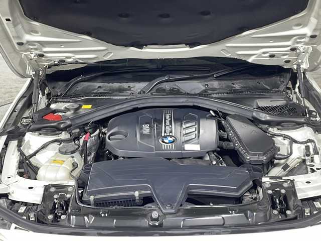 ＢＭＷ ３２０ｄ ブルーパフォーマンス スポーツ 沖縄県 2013(平25)年 6.8万km アルピンホワイトⅢ 禁煙車　/純正ナビ　/(Ｂｌｕｅｔｏｏｔｈ接続　Ｄ　ＤＶＤ再生)　/バックカメラ　/メモリー付きパワーシート　/コーナーセンサー　/ステアリングリモコン　/ＥＴＣ　/ＬＥＤヘッドライト　/オートライト　/純正アルミホイール/スマートキー/スペアキー