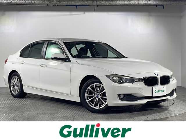 ＢＭＷ ３２０ｄ ブルーパフォーマンス スポーツ 沖縄県 2013(平25)年 6.8万km アルピンホワイトⅢ 禁煙車　/純正ナビ　/(Ｂｌｕｅｔｏｏｔｈ接続　Ｄ　ＤＶＤ再生)　/バックカメラ　/メモリー付きパワーシート　/コーナーセンサー　/ステアリングリモコン　/ＥＴＣ　/ＬＥＤヘッドライト　/オートライト　/純正アルミホイール/スマートキー/スペアキー