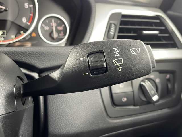 ＢＭＷ ３２０ｄ ブルーパフォーマンス スポーツ 沖縄県 2013(平25)年 6.8万km アルピンホワイトⅢ 禁煙車　/純正ナビ　/(Ｂｌｕｅｔｏｏｔｈ接続　Ｄ　ＤＶＤ再生)　/バックカメラ　/メモリー付きパワーシート　/コーナーセンサー　/ステアリングリモコン　/ＥＴＣ　/ＬＥＤヘッドライト　/オートライト　/純正アルミホイール/スマートキー/スペアキー
