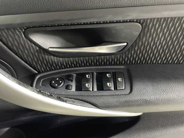 ＢＭＷ ３２０ｄ ブルーパフォーマンス スポーツ 沖縄県 2013(平25)年 6.8万km アルピンホワイトⅢ 禁煙車　/純正ナビ　/(Ｂｌｕｅｔｏｏｔｈ接続　Ｄ　ＤＶＤ再生)　/バックカメラ　/メモリー付きパワーシート　/コーナーセンサー　/ステアリングリモコン　/ＥＴＣ　/ＬＥＤヘッドライト　/オートライト　/純正アルミホイール/スマートキー/スペアキー