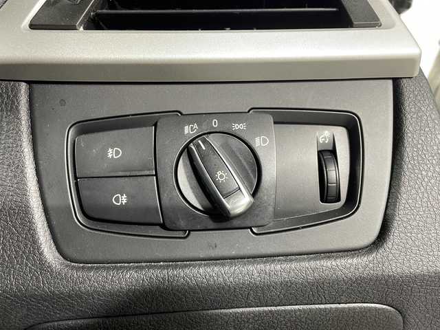 ＢＭＷ ３２０ｄ ブルーパフォーマンス スポーツ 沖縄県 2013(平25)年 6.8万km アルピンホワイトⅢ 禁煙車　/純正ナビ　/(Ｂｌｕｅｔｏｏｔｈ接続　Ｄ　ＤＶＤ再生)　/バックカメラ　/メモリー付きパワーシート　/コーナーセンサー　/ステアリングリモコン　/ＥＴＣ　/ＬＥＤヘッドライト　/オートライト　/純正アルミホイール/スマートキー/スペアキー