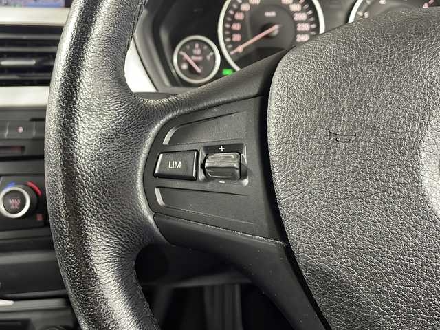 ＢＭＷ ３２０ｄ ブルーパフォーマンス スポーツ 沖縄県 2013(平25)年 6.8万km アルピンホワイトⅢ 禁煙車　/純正ナビ　/(Ｂｌｕｅｔｏｏｔｈ接続　Ｄ　ＤＶＤ再生)　/バックカメラ　/メモリー付きパワーシート　/コーナーセンサー　/ステアリングリモコン　/ＥＴＣ　/ＬＥＤヘッドライト　/オートライト　/純正アルミホイール/スマートキー/スペアキー