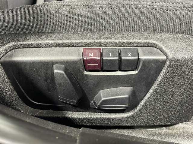 ＢＭＷ ３２０ｄ ブルーパフォーマンス スポーツ 沖縄県 2013(平25)年 6.8万km アルピンホワイトⅢ 禁煙車　/純正ナビ　/(Ｂｌｕｅｔｏｏｔｈ接続　Ｄ　ＤＶＤ再生)　/バックカメラ　/メモリー付きパワーシート　/コーナーセンサー　/ステアリングリモコン　/ＥＴＣ　/ＬＥＤヘッドライト　/オートライト　/純正アルミホイール/スマートキー/スペアキー