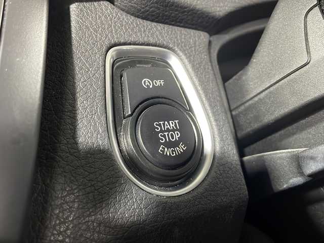 ＢＭＷ ３２０ｄ ブルーパフォーマンス スポーツ 沖縄県 2013(平25)年 6.8万km アルピンホワイトⅢ 禁煙車　/純正ナビ　/(Ｂｌｕｅｔｏｏｔｈ接続　Ｄ　ＤＶＤ再生)　/バックカメラ　/メモリー付きパワーシート　/コーナーセンサー　/ステアリングリモコン　/ＥＴＣ　/ＬＥＤヘッドライト　/オートライト　/純正アルミホイール/スマートキー/スペアキー