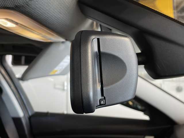 ＢＭＷ ３２０ｄ ブルーパフォーマンス スポーツ 沖縄県 2013(平25)年 6.8万km アルピンホワイトⅢ 禁煙車　/純正ナビ　/(Ｂｌｕｅｔｏｏｔｈ接続　Ｄ　ＤＶＤ再生)　/バックカメラ　/メモリー付きパワーシート　/コーナーセンサー　/ステアリングリモコン　/ＥＴＣ　/ＬＥＤヘッドライト　/オートライト　/純正アルミホイール/スマートキー/スペアキー