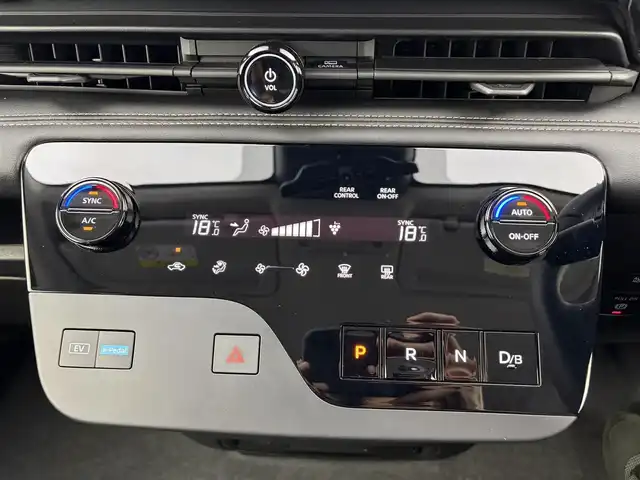 日産 セレナ e－パワー ハイウェイスター V 愛知県 2024(令6)年 1万km プリズムホワイト 純正ディスプレイオーディオ/Bluetooth接続/フルセグTV/アラウンドビューモニター/フリップダウンモニター/両側パワースライドドア/エマージェンシーブレーキ/純正フロントスポイラー/インテリジェントルームミラー/レーダークルーズコントロール/ブラインドスポットモニター/ドライブレコーダー/車線逸脱警報機能/ハンズフリースライドドア/電動パーキングブレーキ/ブレーキホールド/ステアリングスイッチ/ETC2.0/ワイヤレス充電/サイドエアバック/カーテンエアバック