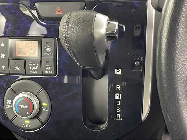ダイハツ タント カスタムRSトップED VS SAⅢ 埼玉県 2019(令1)年 2万km ディープブルークリスタルマイカ 純正ナビ　/全方位カメラ　/ドライブレコーダー　/ＥＴＣ　/衝突軽減システム　/両側パワースライドドア　/シートヒーター　/オートマティックハイビーム　/純正アルミホイール　/純正フロアマット　/フォグランプ　/ＬＥＤ/ウィンカーミラー/電動格納ミラー/ロールサンシェード/アイドリングストップ/プッシュスタート/スマートキー