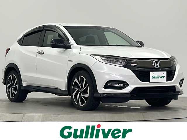 ホンダ ヴェゼル ハイブリッド RS ホンダセンシング 大阪府 2019(平31)年 5.8万km プラチナホワイトパール 純正7インチメモリナビ【VXM-194VFi】/【AM/FMCD/DVD/Bluetooth/フルセグTV】/バックカメラ/前方ドライブレコーダー/ビルトインETC/ホンダセンシング/・CMBS(衝突軽減ブレーキ)/・誤発進抑制機能/・歩行者事故低減ステアリング/・路外逸脱抑制機能/・ACC(アダプティブクルーズコントロール)/・LKAS(車線維持支援システム)/・先行車発進お知らせ機能/・標識認識機能/黒色ハーフレザーシート/D/N席シートヒーター/リアクティブフォースペダル/純正フロアマット/パドルシフト/オートブレーキホールド/電動パーキングブレーキ/ドアバイザー/純正18インチAW/LEDヘッドライト
