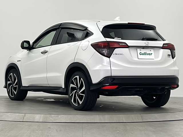 ホンダ ヴェゼル ハイブリッド RS ホンダセンシング 大阪府 2019(平31)年 5.8万km プラチナホワイトパール 純正7インチメモリナビ【VXM-194VFi】/【AM/FMCD/DVD/Bluetooth/フルセグTV】/バックカメラ/前方ドライブレコーダー/ビルトインETC/ホンダセンシング/・CMBS(衝突軽減ブレーキ)/・誤発進抑制機能/・歩行者事故低減ステアリング/・路外逸脱抑制機能/・ACC(アダプティブクルーズコントロール)/・LKAS(車線維持支援システム)/・先行車発進お知らせ機能/・標識認識機能/黒色ハーフレザーシート/D/N席シートヒーター/リアクティブフォースペダル/純正フロアマット/パドルシフト/オートブレーキホールド/電動パーキングブレーキ/ドアバイザー/純正18インチAW/LEDヘッドライト