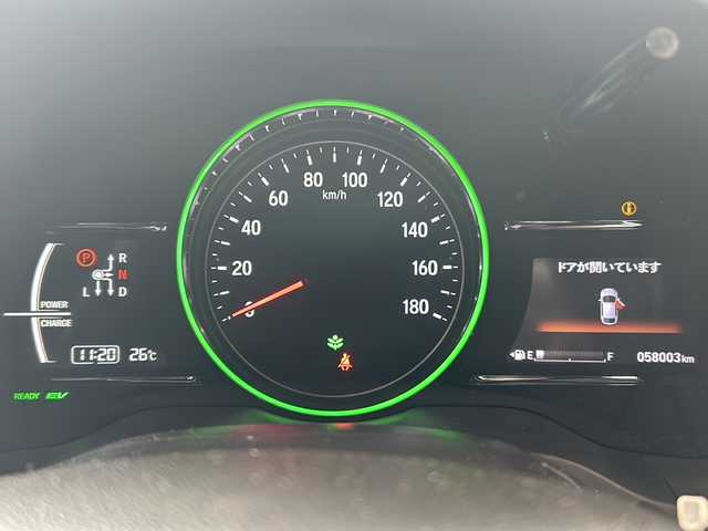 ホンダ ヴェゼル ハイブリッド RS ホンダセンシング 大阪府 2019(平31)年 5.8万km プラチナホワイトパール 純正7インチメモリナビ【VXM-194VFi】/【AM/FMCD/DVD/Bluetooth/フルセグTV】/バックカメラ/前方ドライブレコーダー/ビルトインETC/ホンダセンシング/・CMBS(衝突軽減ブレーキ)/・誤発進抑制機能/・歩行者事故低減ステアリング/・路外逸脱抑制機能/・ACC(アダプティブクルーズコントロール)/・LKAS(車線維持支援システム)/・先行車発進お知らせ機能/・標識認識機能/黒色ハーフレザーシート/D/N席シートヒーター/リアクティブフォースペダル/純正フロアマット/パドルシフト/オートブレーキホールド/電動パーキングブレーキ/ドアバイザー/純正18インチAW/LEDヘッドライト