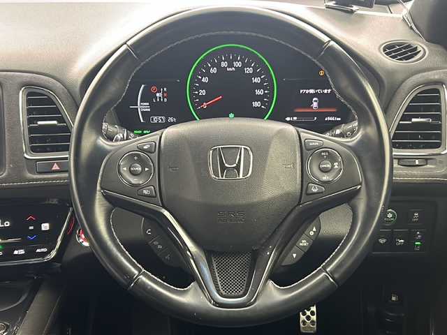 ホンダ ヴェゼル ハイブリッド RS ホンダセンシング 大阪府 2019(平31)年 5.8万km プラチナホワイトパール 純正7インチメモリナビ【VXM-194VFi】/【AM/FMCD/DVD/Bluetooth/フルセグTV】/バックカメラ/前方ドライブレコーダー/ビルトインETC/ホンダセンシング/・CMBS(衝突軽減ブレーキ)/・誤発進抑制機能/・歩行者事故低減ステアリング/・路外逸脱抑制機能/・ACC(アダプティブクルーズコントロール)/・LKAS(車線維持支援システム)/・先行車発進お知らせ機能/・標識認識機能/黒色ハーフレザーシート/D/N席シートヒーター/リアクティブフォースペダル/純正フロアマット/パドルシフト/オートブレーキホールド/電動パーキングブレーキ/ドアバイザー/純正18インチAW/LEDヘッドライト