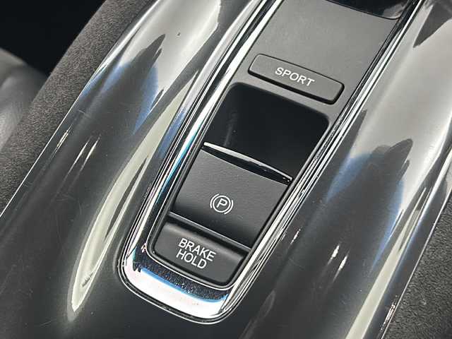 ホンダ ヴェゼル ハイブリッド RS ホンダセンシング 大阪府 2019(平31)年 5.8万km プラチナホワイトパール 純正7インチメモリナビ【VXM-194VFi】/【AM/FMCD/DVD/Bluetooth/フルセグTV】/バックカメラ/前方ドライブレコーダー/ビルトインETC/ホンダセンシング/・CMBS(衝突軽減ブレーキ)/・誤発進抑制機能/・歩行者事故低減ステアリング/・路外逸脱抑制機能/・ACC(アダプティブクルーズコントロール)/・LKAS(車線維持支援システム)/・先行車発進お知らせ機能/・標識認識機能/黒色ハーフレザーシート/D/N席シートヒーター/リアクティブフォースペダル/純正フロアマット/パドルシフト/オートブレーキホールド/電動パーキングブレーキ/ドアバイザー/純正18インチAW/LEDヘッドライト