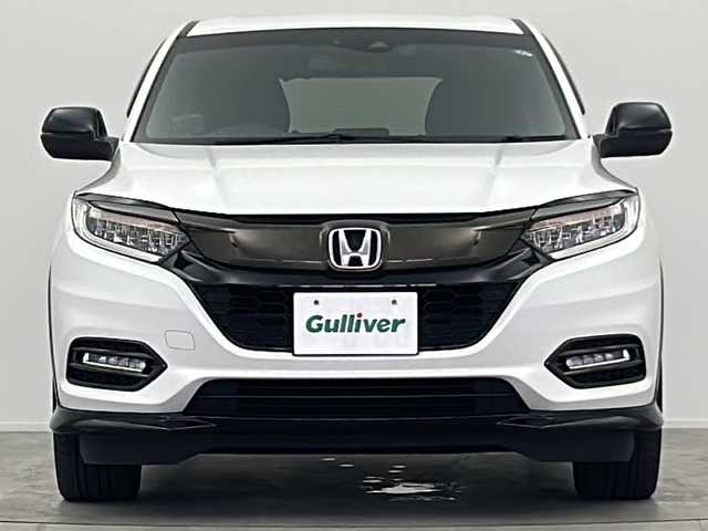 ホンダ ヴェゼル ハイブリッド RS ホンダセンシング 大阪府 2019(平31)年 5.8万km プラチナホワイトパール 純正7インチメモリナビ【VXM-194VFi】/【AM/FMCD/DVD/Bluetooth/フルセグTV】/バックカメラ/前方ドライブレコーダー/ビルトインETC/ホンダセンシング/・CMBS(衝突軽減ブレーキ)/・誤発進抑制機能/・歩行者事故低減ステアリング/・路外逸脱抑制機能/・ACC(アダプティブクルーズコントロール)/・LKAS(車線維持支援システム)/・先行車発進お知らせ機能/・標識認識機能/黒色ハーフレザーシート/D/N席シートヒーター/リアクティブフォースペダル/純正フロアマット/パドルシフト/オートブレーキホールド/電動パーキングブレーキ/ドアバイザー/純正18インチAW/LEDヘッドライト