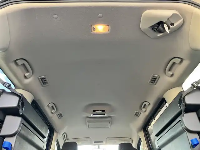 日産 セレナ ハイウェイスター プロパイロットED 静岡県 2017(平29)年 8.3万km シャイニングブルー 純正9インチナビ（CD/DVD/BT/フルセグ）/バックカメラ/プロパイロット/エンジンスタートボタン/パワーステアリング/パワーウィンドウ/スマートキー/スペアキー/Ｗオートエアコン/レーダークルーズコントロール/後席モニター/USB入力端子/ETC/ドライブレコーダー/純正フロアマット/布シート/両側パワースライドドア/純正アルミホイール/ABS/横滑り防止装置/コーナーセンサー前後/レーンキープアシスト/盗難防止装置/オートライト/W+サイドエアバッグ/衝突軽減システム