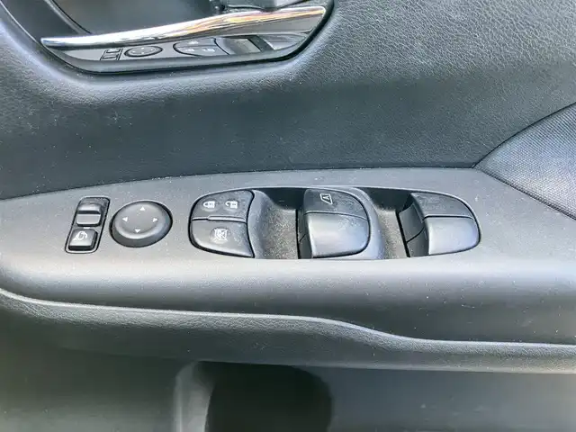 日産 セレナ ハイウェイスター プロパイロットED 静岡県 2017(平29)年 8.3万km シャイニングブルー 純正9インチナビ（CD/DVD/BT/フルセグ）/バックカメラ/プロパイロット/エンジンスタートボタン/パワーステアリング/パワーウィンドウ/スマートキー/スペアキー/Ｗオートエアコン/レーダークルーズコントロール/後席モニター/USB入力端子/ETC/ドライブレコーダー/純正フロアマット/布シート/両側パワースライドドア/純正アルミホイール/ABS/横滑り防止装置/コーナーセンサー前後/レーンキープアシスト/盗難防止装置/オートライト/W+サイドエアバッグ/衝突軽減システム