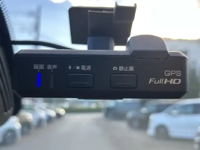 日産 セレナ ハイウェイスター プロパイロットED 福岡県 2017(平29)年 8.3万km シャイニングブルー 純正9インチナビ（CD/DVD/BT/フルセグ）/バックカメラ/プロパイロット/エンジンスタートボタン/パワーステアリング/パワーウィンドウ/スマートキー/スペアキー/Ｗオートエアコン/レーダークルーズコントロール/後席モニター/USB入力端子/ETC/ドライブレコーダー/純正フロアマット/布シート/両側パワースライドドア/純正アルミホイール/ABS/横滑り防止装置/コーナーセンサー前後/レーンキープアシスト/盗難防止装置/オートライト/W+サイドエアバッグ/衝突軽減システム