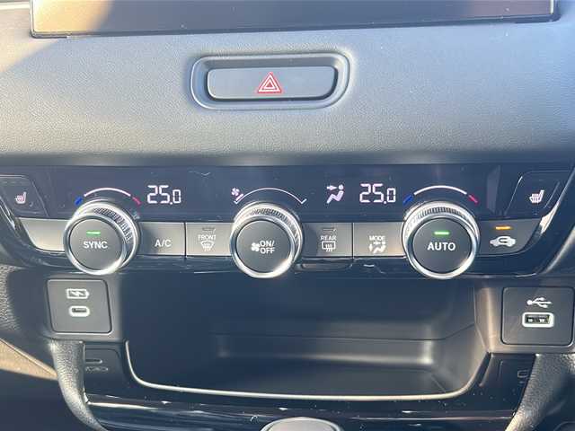 ホンダ ヴェゼル ハイブリッド e:HEV Z 三重県 2025(令7)年 0.1千km クリスタルブラックパール 登録済未使用車/純正ナビ/アップルカープレイ/アンドロイドオート/BSM/バックカメラ/追従クルーズコントロール/シートヒーター/電動リアゲート/純正ビルトインETC2.0/ワイヤレス充電/ステアリングヒーター/ステアリングスイッチ/レーンキープアシスト/衝突軽減ブレーキ/電子パーキング/LEDヘッドライト/禁煙車