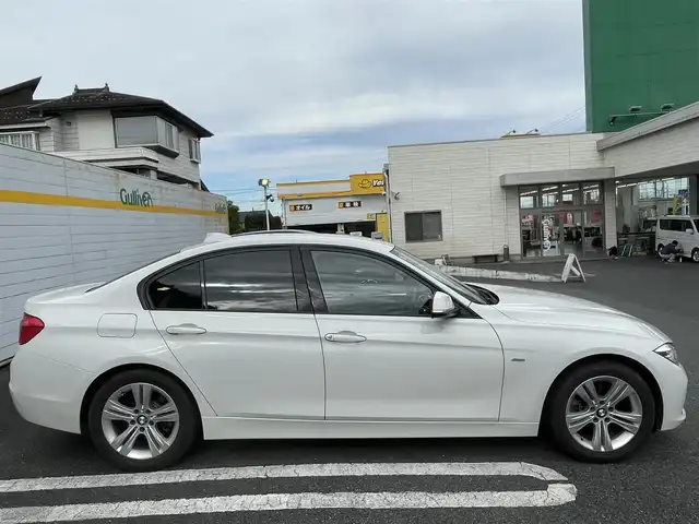 ＢＭＷ ３１８ｉ スポーツ 埼玉県 2018(平30)年 5.1万km アルピンホワイトⅢ 純正ナビ/バックカメラ/ハンズフリートランクオープナー/クルーズコントロール/ＢＳＭ/スマートキー/アイドリングストップ/レーンキープアシスト/アシストブレーキ