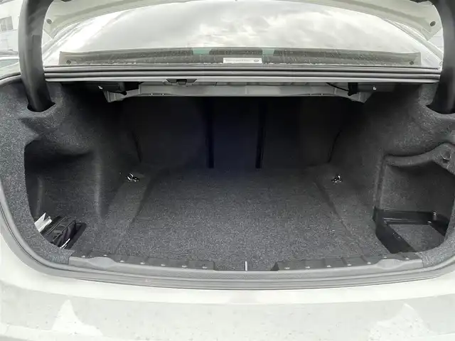 ＢＭＷ ３１８ｉ スポーツ 埼玉県 2018(平30)年 5.1万km アルピンホワイトⅢ 純正ナビ/バックカメラ/ハンズフリートランクオープナー/クルーズコントロール/ＢＳＭ/スマートキー/アイドリングストップ/レーンキープアシスト/アシストブレーキ