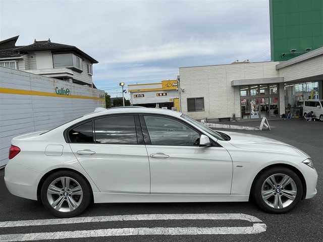 ＢＭＷ ３１８ｉ スポーツ 埼玉県 2018(平30)年 5.1万km アルピンホワイトⅢ 純正ナビ/バックカメラ/ハンズフリートランクオープナー/クルーズコントロール/ＢＳＭ/スマートキー/アイドリングストップ/レーンキープアシスト/アシストブレーキ