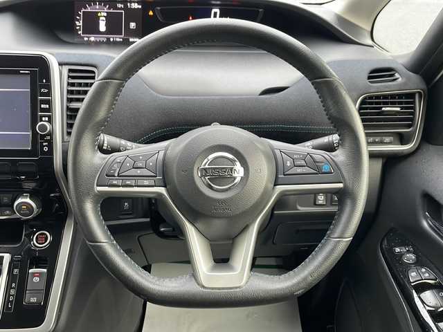 日産 セレナ ライダー プロパイロット E 山形県 2016(平28)年 8.9万km ブリリアントホワイトパール 純正9インチメモリナビ【MM516D-L】/（フルセグ/BT/BD/SD/USB）/純正フリップダウンモニター/プロパイロット/エマージェンシーブレーキ/バックカメラ/両側パワースライドドア/革調シートカバー/電動パーキングブレーキ/ブレーキホールド/革巻きステアリング/ステアリングスイッチ/ウィンカーミラー/後席サンシェード/ビルトインETC/アイドリングストップ/LEDヘッドライト/フォグランプ/フロアマット/ドアバイザー/スマートキー/プッシュスタート